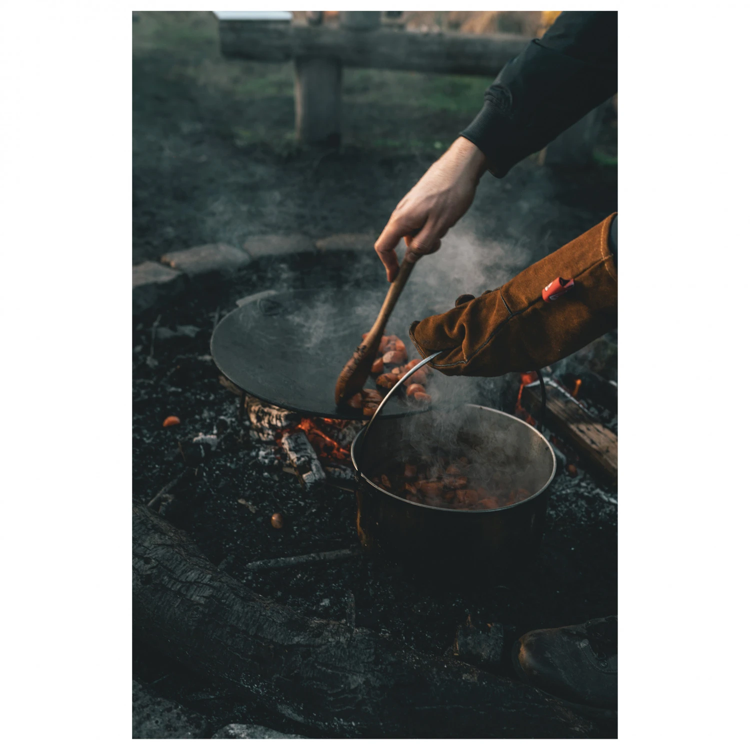 Robens Bighorn 3 Legged Pan - Skillet - Image 2